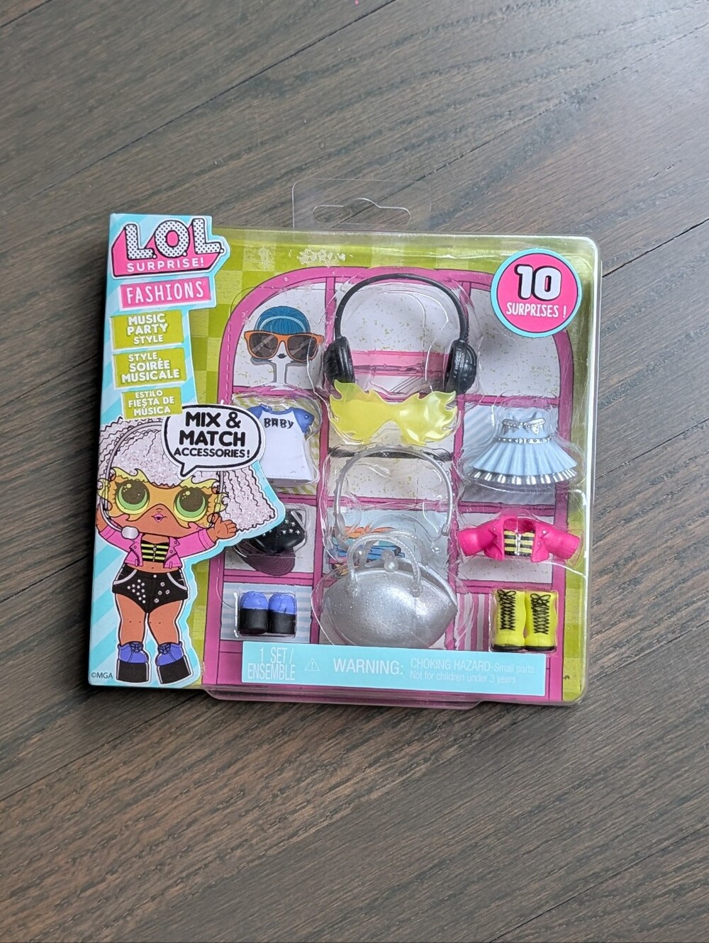 L.O.L. Surprise! Fashions Music Party Style Pack - 10 Mix & Match Surprises